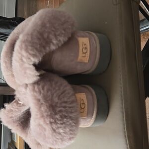 UGGS Size 10 Slightly Used Muave color great condition